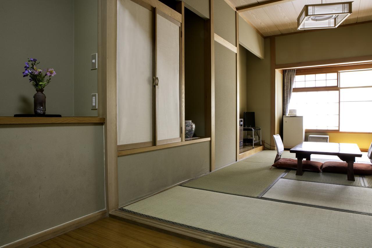 Ryokan Warabino Takayama  Esterno foto